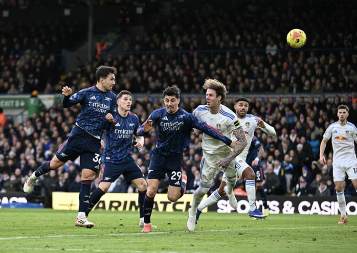 Thắng đậm Leeds United, Arsenal vững ngôi đầu Ngoại hạng - Ảnh 2.