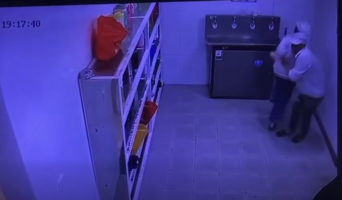 C&ocirc;ng an v&agrave;o cuộc vụ nam c&ocirc;ng nh&acirc;n li&ecirc;n tục s&agrave;m sỡ nữ đồng nghiệp ở Đồng Nai - Ảnh 1.