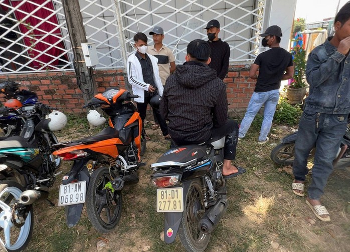 X&aacute;c định người tung clip xuy&ecirc;n tạc &ldquo;CSGT l&agrave;m gi&aacute;n đoạn ng&agrave;y vui c&ocirc; d&acirc;u, ch&uacute; rể&rdquo; - Ảnh 3.