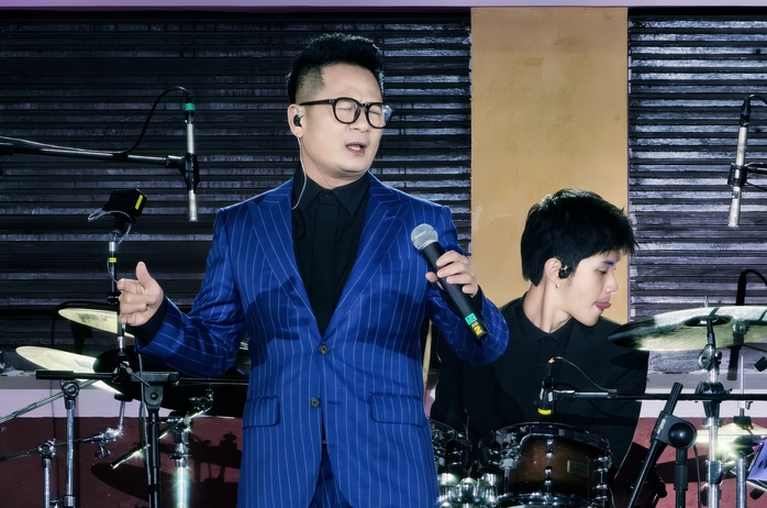 Bằng Kiều, Mỹ Linh khuấy động Đ&agrave; Lạt trong đ&ecirc;m bế mạc Lễ hội hoa mai anh đ&agrave;o - Ảnh 4.