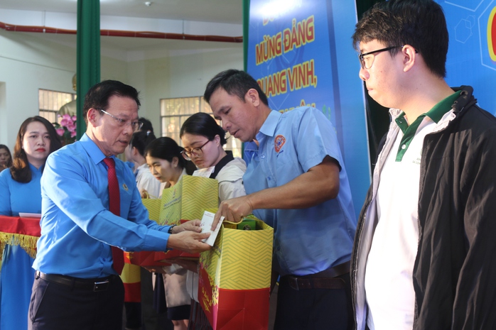 Khánh Hoà hơn 61 tỷ đồng chăm lo Tết Bính Ngọ 2026 cho đoàn viên, người lao động - Ảnh 3.