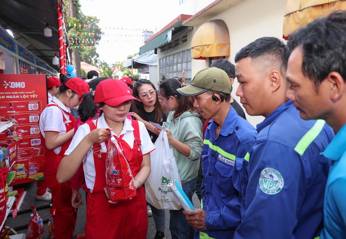 Ng&agrave;y hội ấm &aacute;p của người lao động - Ảnh 3.