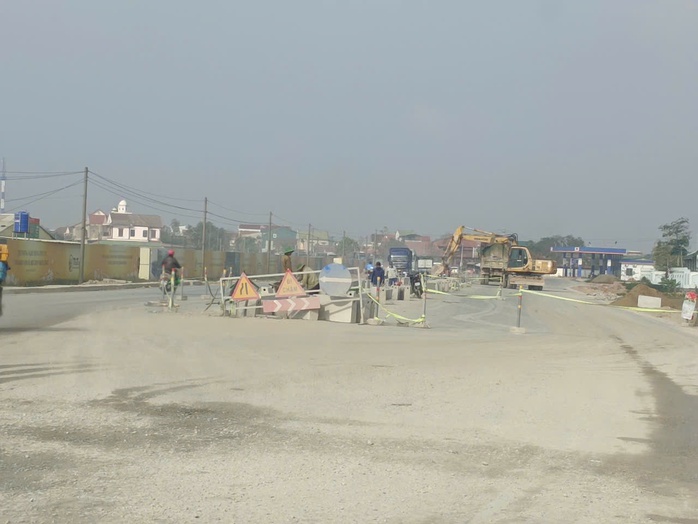 VIDEO: Dự &aacute;n 500 tỉ đồng vướng mặt bằng, nhiều l&atilde;nh đạo bị y&ecirc;u cầu kiểm điểm - Ảnh 4.