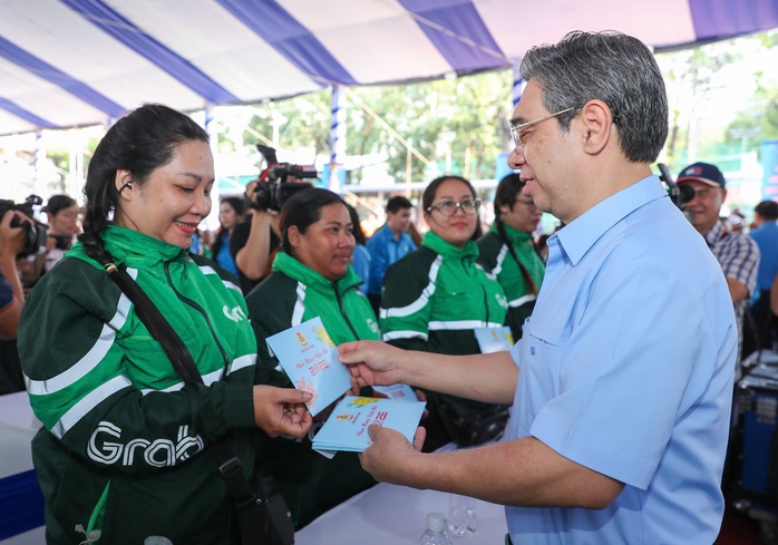 Ng&agrave;y hội ấm &aacute;p của người lao động - Ảnh 2.