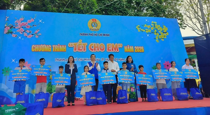 H&agrave;ng trăm thiếu nhi vui đ&oacute;n Tết sớm - Ảnh 2.