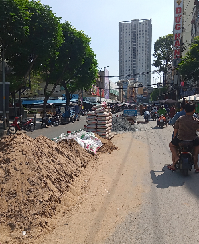 Cản trở giao th&ocirc;ng - Ảnh 1.