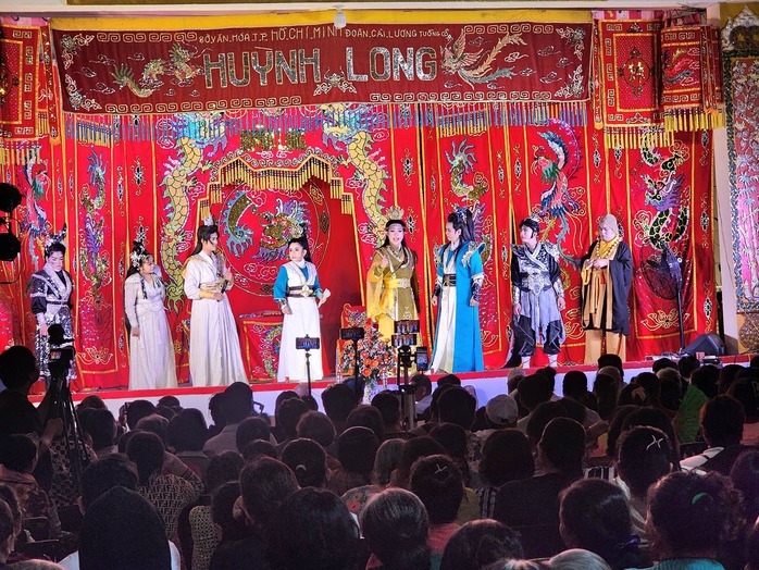 T&iacute;n hiệu vui đầu năm của Đo&agrave;n cải lương tuồng cổ Huỳnh Long, B&igrave;nh Tinh chinh phục kh&aacute;n giả - Ảnh 3.