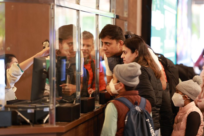 Ninh B&igrave;nh "bội thu" kh&aacute;ch du lịch trong 4 ng&agrave;y nghỉ Tết Dương lịch 2026 - Ảnh 2.