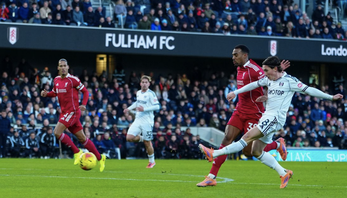 Liverpool đ&aacute;nh rơi chiến thắng ở ph&uacute;t b&ugrave; giờ thứ 7 - Ảnh 2.