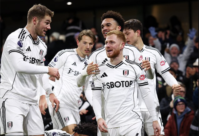 Liverpool đ&aacute;nh rơi chiến thắng ở ph&uacute;t b&ugrave; giờ thứ 7 - Ảnh 5.