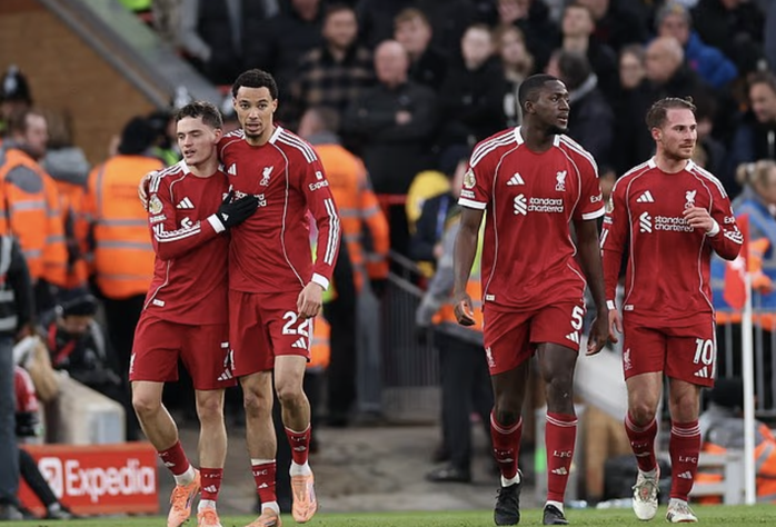 Liverpool đ&aacute;nh rơi chiến thắng ở ph&uacute;t b&ugrave; giờ thứ 7 - Ảnh 4.