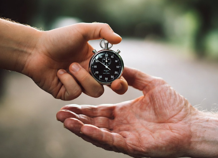 Nghi&ecirc;n cứu 47 năm chỉ ra độ tuổi con người bắt đầu gi&agrave; đi - Ảnh 1.