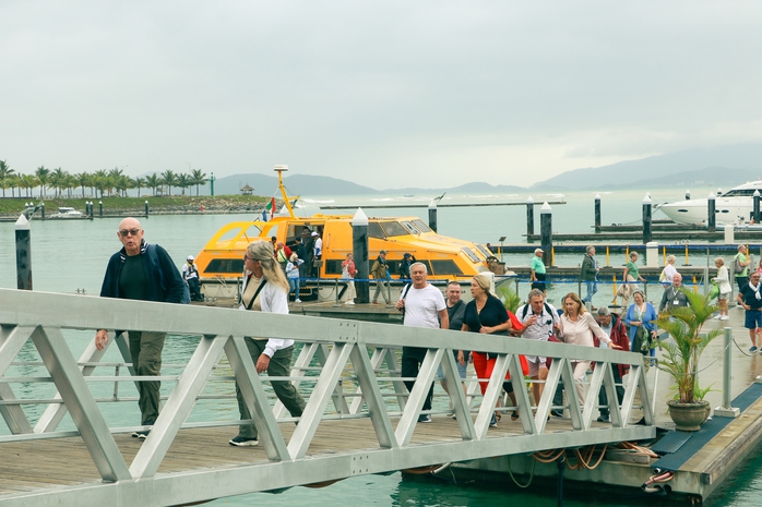 Kh&aacute;nh H&ograve;a đ&oacute;n t&agrave;u biển du lịch đầu ti&ecirc;n năm 2026  - Ảnh 2.