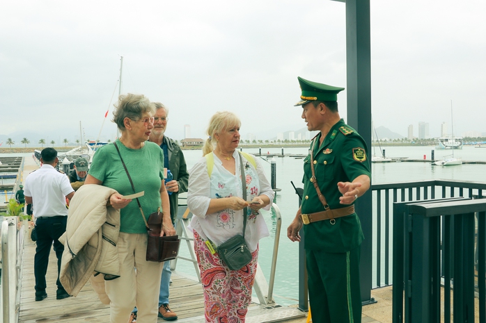 Kh&aacute;nh H&ograve;a đ&oacute;n t&agrave;u biển du lịch đầu ti&ecirc;n năm 2026  - Ảnh 4.