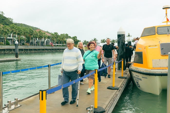 Kh&aacute;nh H&ograve;a đ&oacute;n t&agrave;u biển du lịch đầu ti&ecirc;n năm 2026  - Ảnh 3.