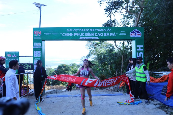Ho&agrave;ng Nguy&ecirc;n Thanh lần thứ 10 v&ocirc; địch Giải việt d&atilde; "Chinh phục đỉnh cao B&agrave; R&aacute;" - Ảnh 6.