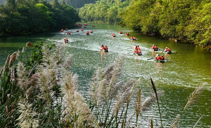 Ninh B&igrave;nh "bội thu" kh&aacute;ch du lịch trong 4 ng&agrave;y nghỉ Tết Dương lịch 2026 - Ảnh 1.