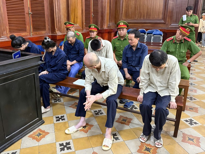 Lộ tuyệt chi&ecirc;u "n&eacute;" kiểm tra của đường d&acirc;y mại d&acirc;m n&uacute;p b&oacute;ng nh&agrave; h&agrave;ng ở TPHCM - Ảnh 1.