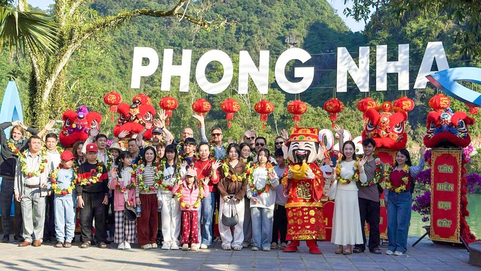 Du lịch Quảng Trị dịp Tết Dương lịch 2026 thu h&uacute;t 120 . 000 Kh&aacute;ch , doanh thu 138 tỉ đồng - Ảnh 1.