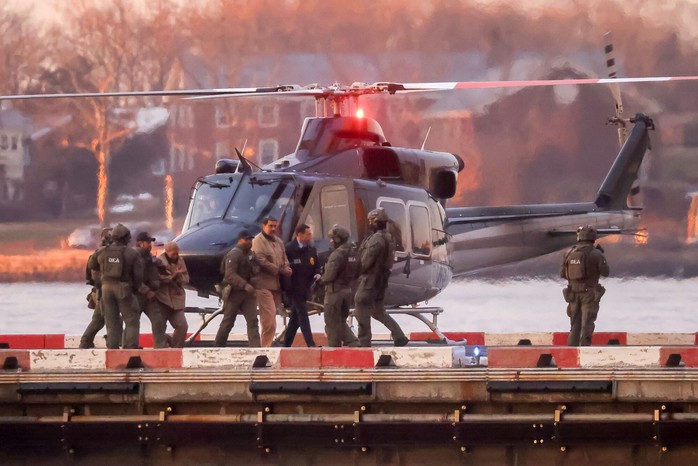 Tổng thống Venezuela bị đưa đến t&ograve;a &aacute;n ở New York - Ảnh 7.