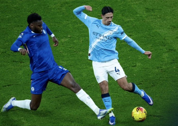 N&oacute;ng bảng xếp hạng Ngoại hạng Anh: Arsenal bứt tốc, d&agrave;n "đại gia" sẩy ch&acirc;n - Ảnh 1.