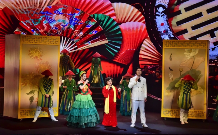 X&uacute;c động chương tr&igrave;nh nghệ thuật "Với Đảng vẹn to&agrave;n niềm tin y&ecirc;u" - Ảnh 5.