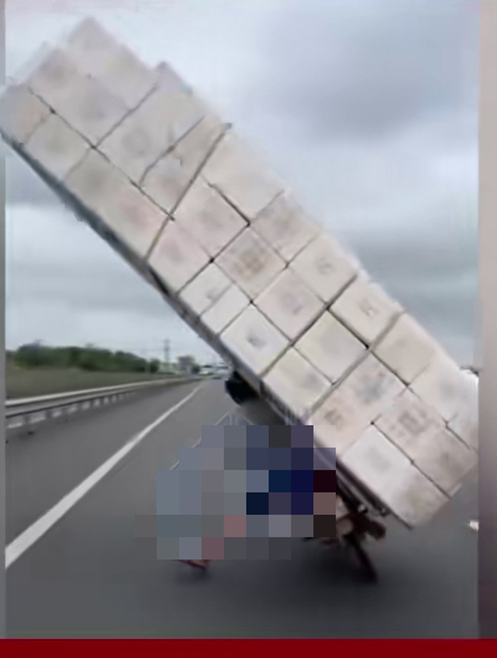 Sự thật về đoạn clip 15 gi&acirc;y tr&ecirc;n cao tốc g&acirc;y tranh c&atilde;i mạng x&atilde; hội - Ảnh 1.