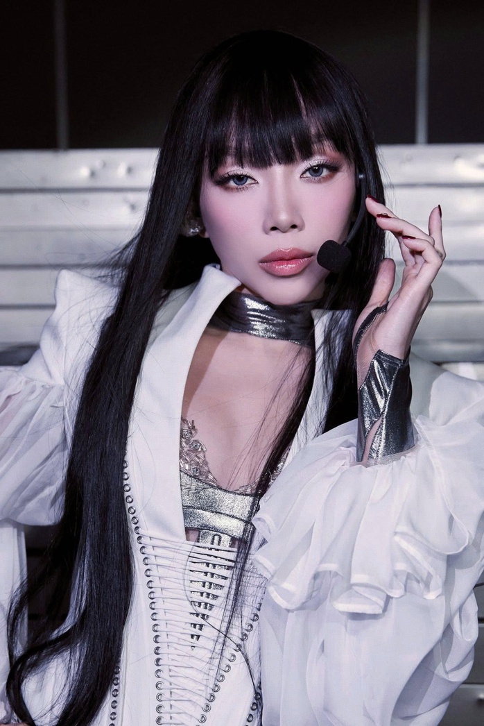 T&oacute;c Ti&ecirc;n &ndash; bản lĩnh của một ng&ocirc;i sao biết tự l&agrave;m mới m&igrave;nh  - Ảnh 1.