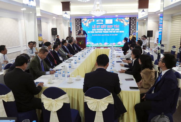 Trường Đại học Cửu Long ký hợp tác với Viện Pasteur TPHCM - Ảnh 1.