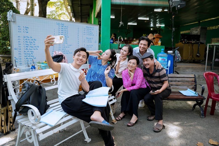 Diễn viên Phương Dung tiết lộ "áo vía" từ cả trăm áo bà ba đủ màu - Ảnh 3.