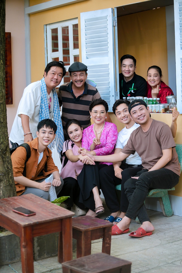 Diễn viên Phương Dung tiết lộ "áo vía" từ cả trăm áo bà ba đủ màu - Ảnh 2.