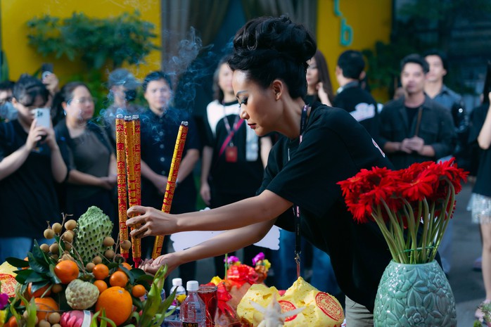 T&aacute;i hợp sau 8 năm, Thanh Hằng đối đầu Hồng &Aacute;nh - Ảnh 3.