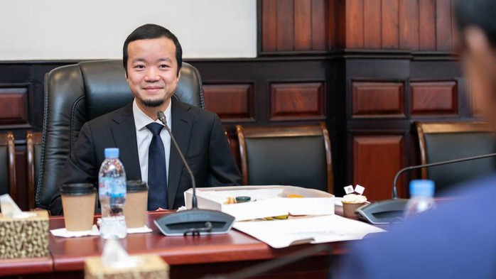 "Ông trùm" Chen Zhi bị trục xuất về Trung Quốc giữa loạt cáo buộc lừa đảo xuyên quốc gia - Ảnh 1. "Ông trùm" Chen Zhi bị trục xuất về Trung Quốc giữa loạt cáo buộc lừa đảo xuyên quốc gia - Ảnh 1.