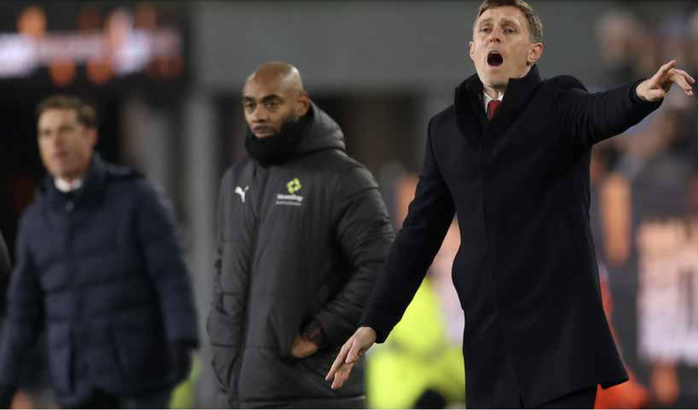 Man United mất thắng trước Burnley, HLV tạm quyền Darren Fletcher kém vui - Ảnh 1.