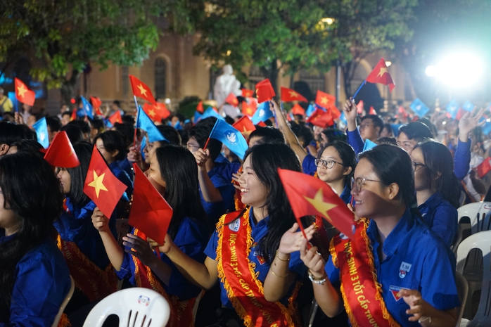 Hơn 2.000 học sinh, sinh viên TP HCM đồng diễn “Khát vọng vươn mình” - Ảnh 7.