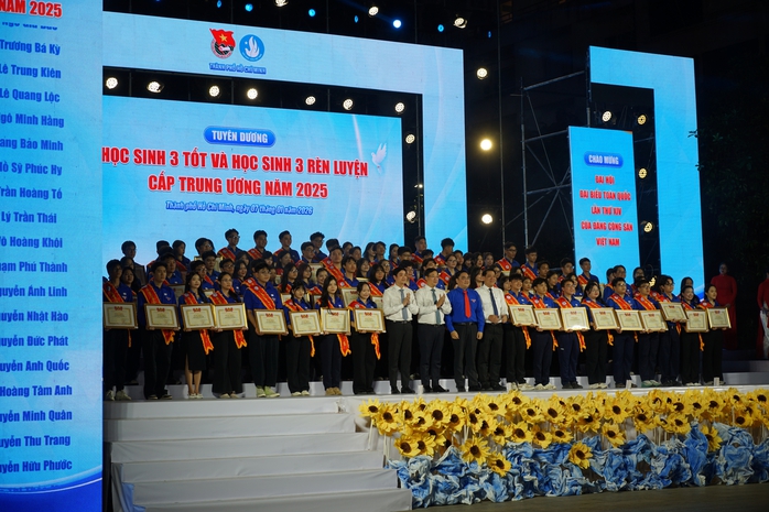 Hơn 2.000 học sinh, sinh viên TP HCM đồng diễn “Khát vọng vươn mình” - Ảnh 6.