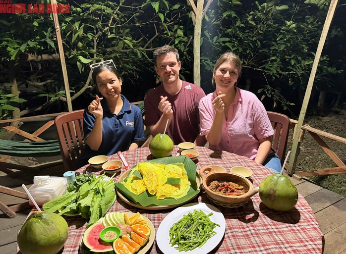 Foreign tourists enjoy cooking Western Vietnamese dishes in Can Tho - Ảnh 3.