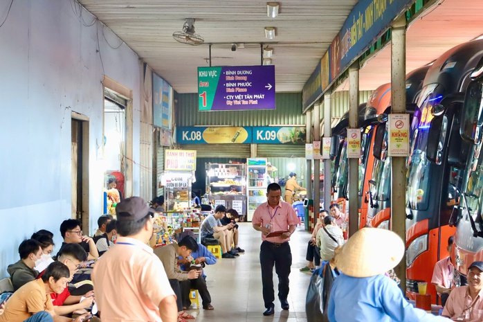 TPHCM l&ecirc;n kịch bản phục vụ h&agrave;ng triệu lượt kh&aacute;ch dịp Tết - Ảnh 2.