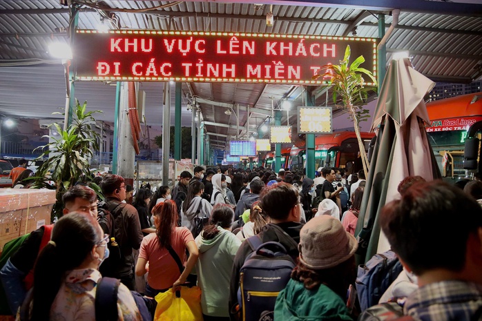 TPHCM l&ecirc;n kịch bản phục vụ h&agrave;ng triệu lượt kh&aacute;ch dịp Tết - Ảnh 4.