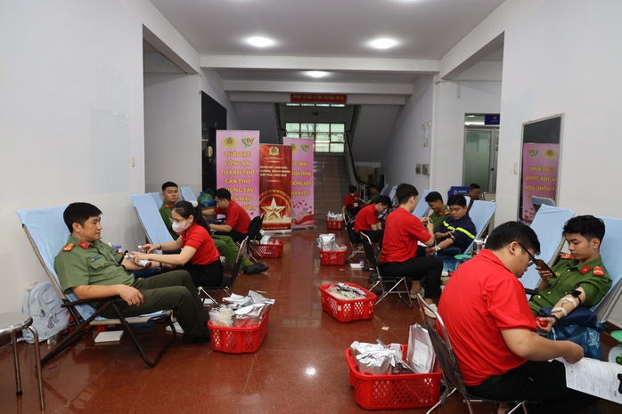 C&aacute;n bộ C&ocirc;ng an TP Cần Thơ x&uacute;c động với 113 lần hiến m&aacute;u t&igrave;nh nguyện V&igrave; nh&acirc;n d&acirc;n - Ảnh 5.