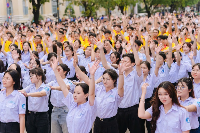 Hơn 2.000 học sinh, sinh viên TP HCM đồng diễn “Khát vọng vươn mình” - Ảnh 5.