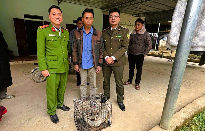 Hai con vật qu&yacute; hiếm trong s&aacute;ch đỏ đi lạc v&agrave;o nh&agrave; d&acirc;n - Ảnh 1.