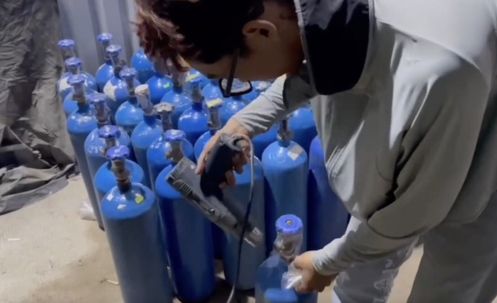 C&ocirc;ng an TPHCM bắt "tr&ugrave;m" đứng sau nhiều cơ sở giải tr&iacute; - Ảnh 1.