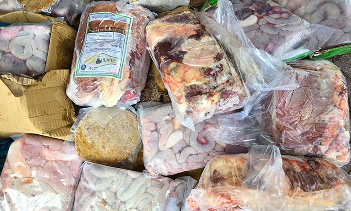 B&aacute;o in Người Lao Động 9-1: Mạnh tay chặn thực phẩm bẩn - Ảnh 3.