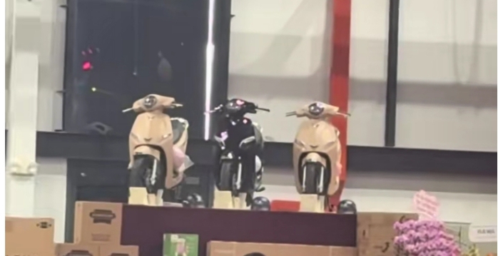 Một công ty tại TPHCM gây sốc với tiệc tất niên và quà khủng - Ảnh 2.