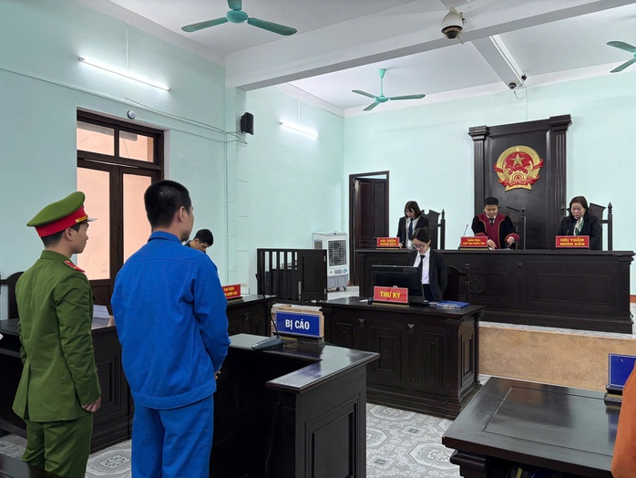 X&iacute;ch m&iacute;ch khi ngồi nhậu, người đ&agrave;n &ocirc;ng quay sang đ&ograve;i nợ bằng... vũ lực - Ảnh 1.