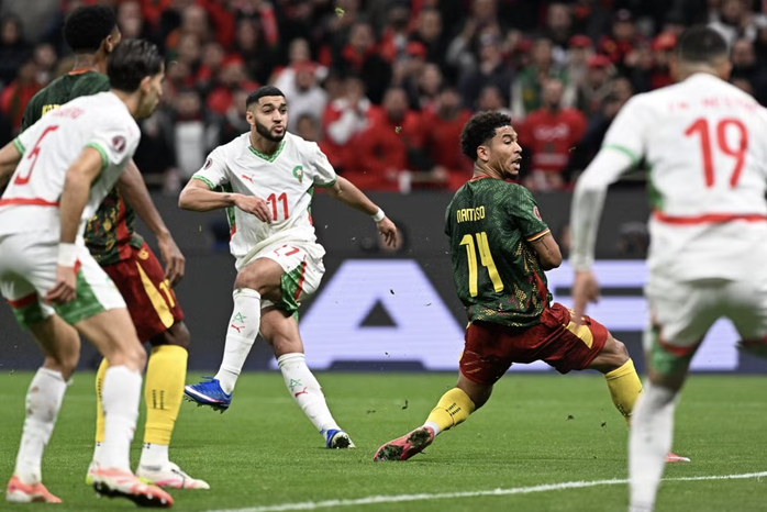 Đ&egrave; bẹp Cameroon, Morocco hi&ecirc;n ngang v&agrave;o b&aacute;n kết AFCON - Ảnh 4.