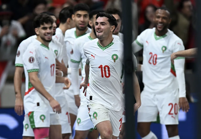 Đ&egrave; bẹp Cameroon, Morocco hi&ecirc;n ngang v&agrave;o b&aacute;n kết AFCON - Ảnh 3.