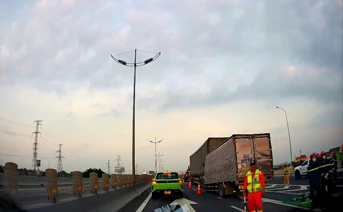 T&agrave;i xế tử vong tr&ecirc;n cao tốc TPHCM - Trung Lương - Mỹ Thuận - Cần Thơ - Ảnh 1.