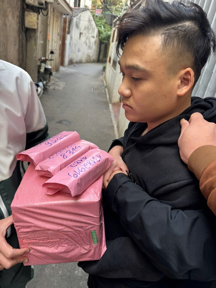 Triệt phá đường dây ma túy thanh thiếu niên qua thuốc lá điện tử tại Hà Nội - Ảnh 1. Triệt phá đường dây ma túy thanh thiếu niên qua thuốc lá điện tử tại Hà Nội - Ảnh 1.